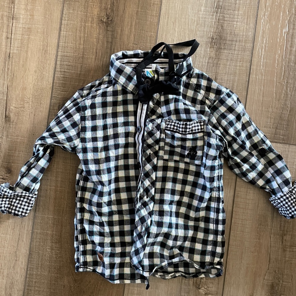 2t shirt and bow tie